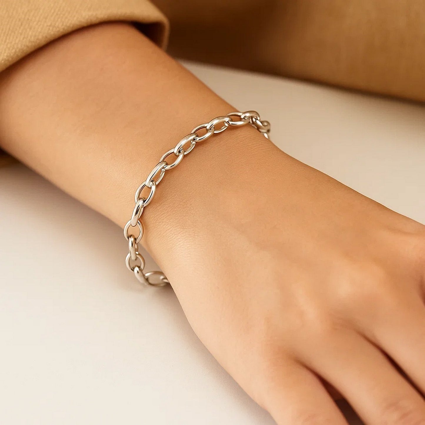 14k White Gold Oval Rolo Bracelet (4.60 mm)