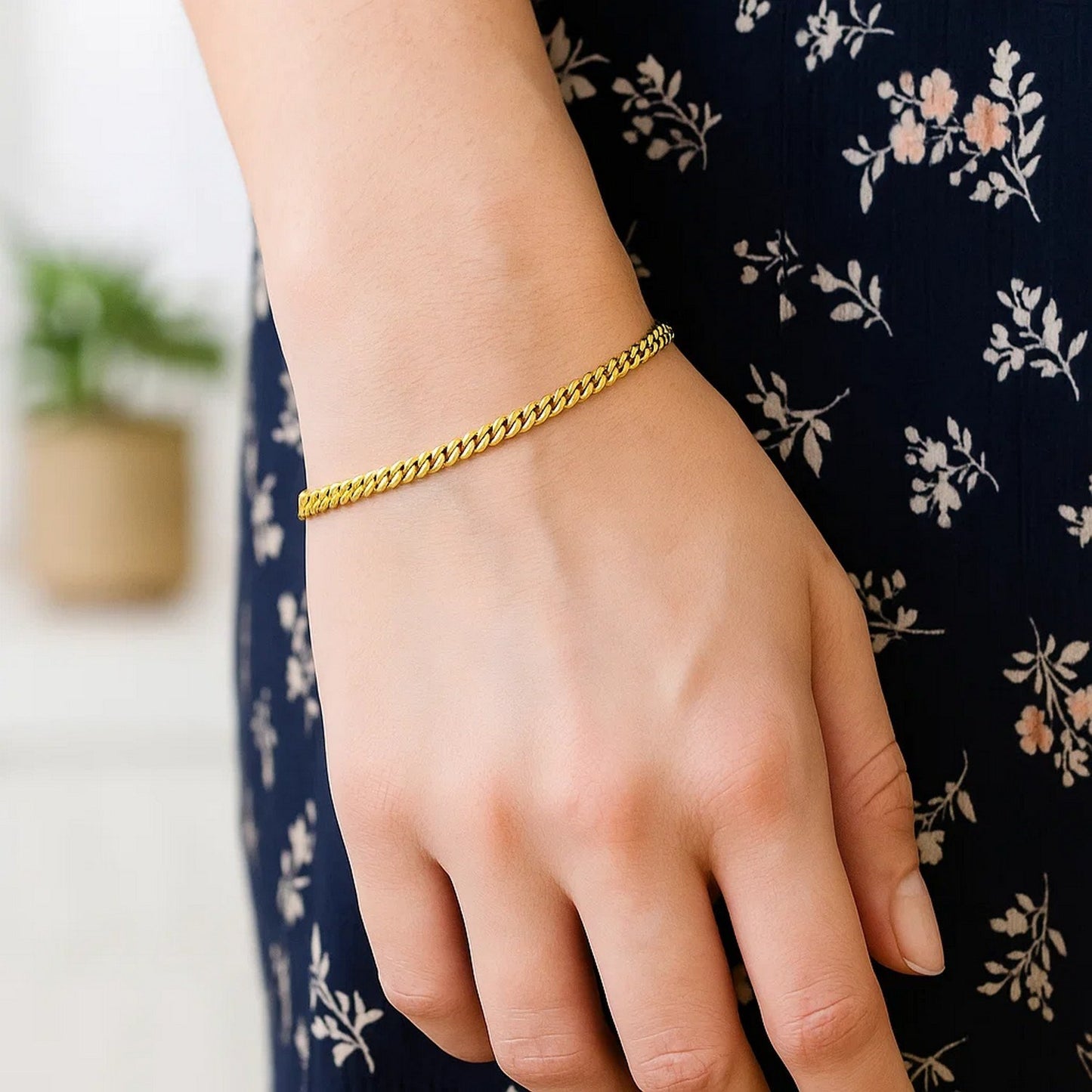 14K Yellow Gold Petite Faceted Cuban Link Chain Bracelet (4.50 mm)