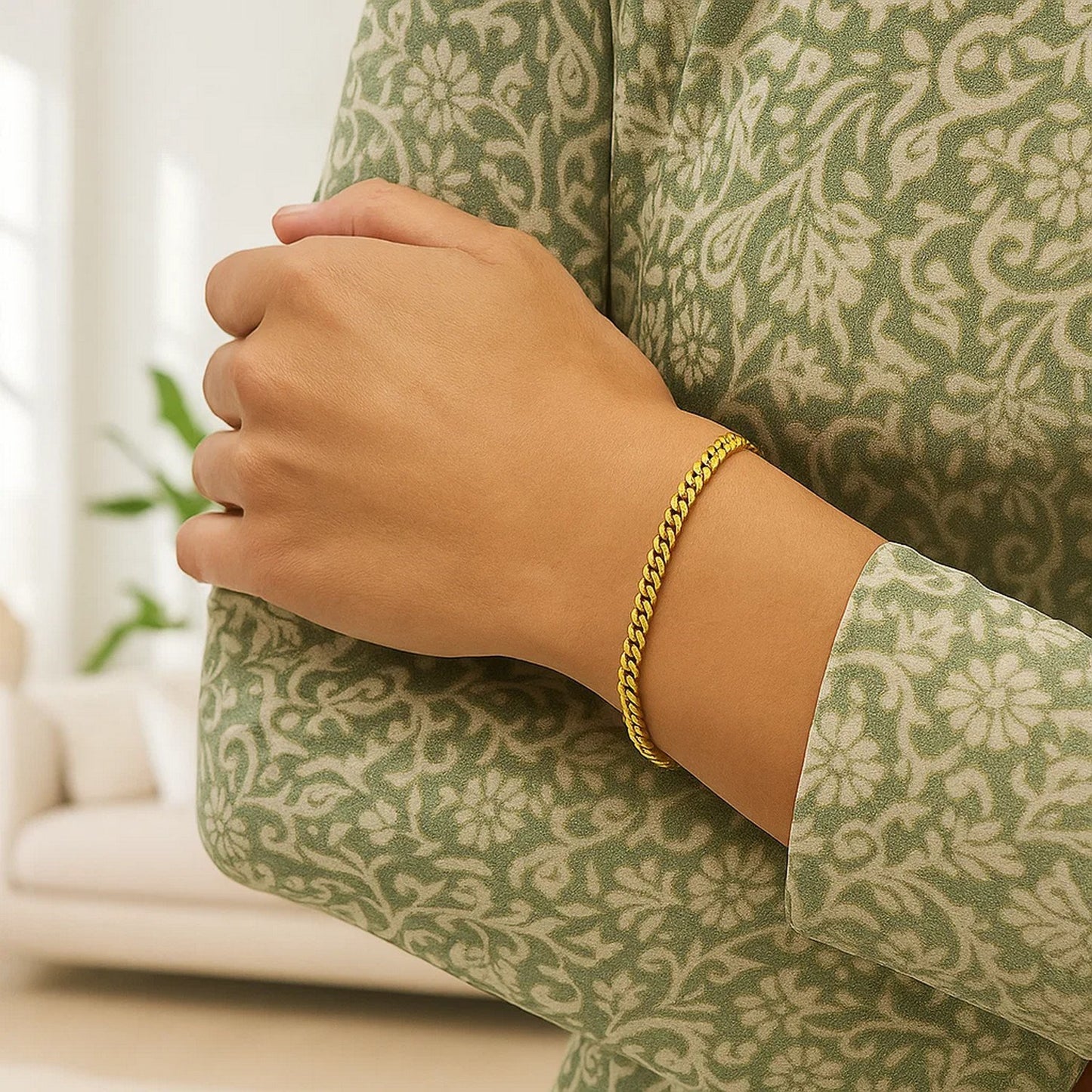 14K Yellow Gold Petite Faceted Cuban Link Chain Bracelet (4.50 mm)