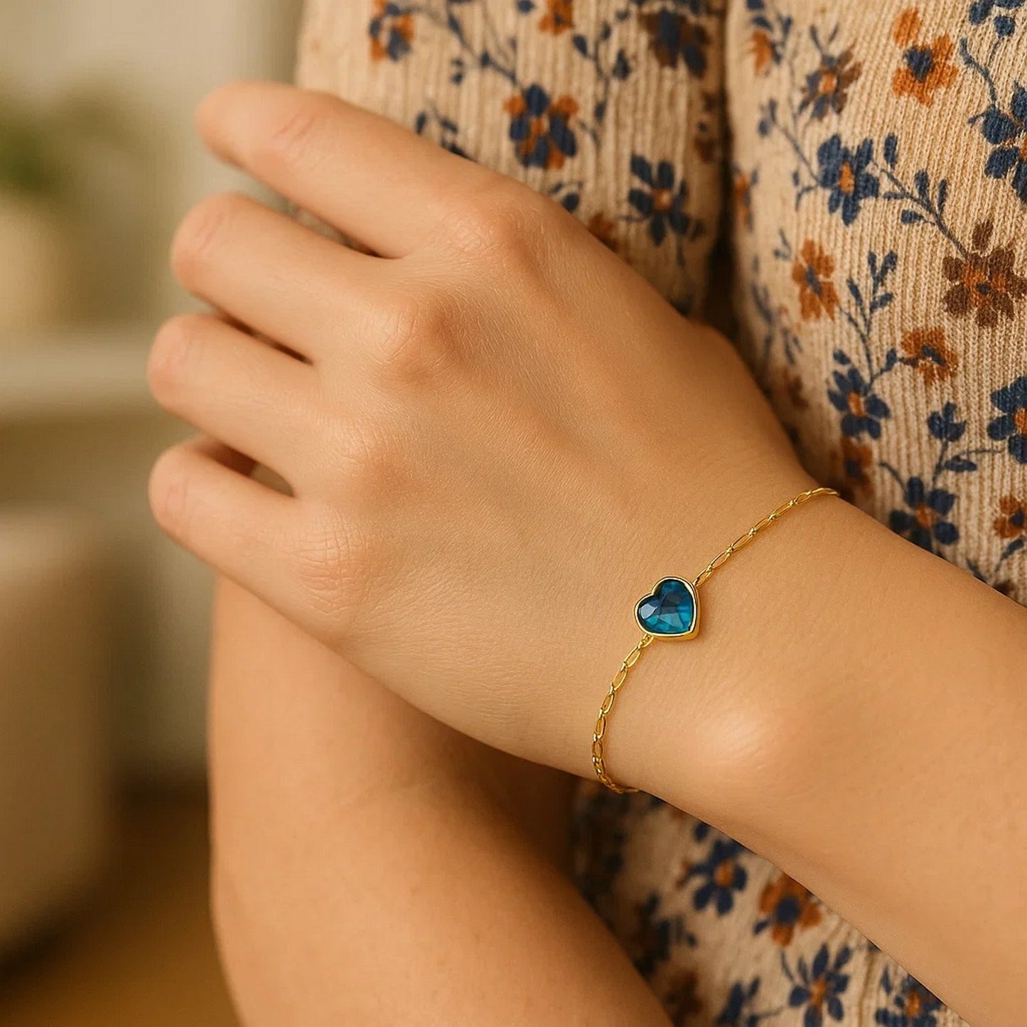 14K Yellow Gold Blue Topaz Heart Bracelet (1.50 mm)